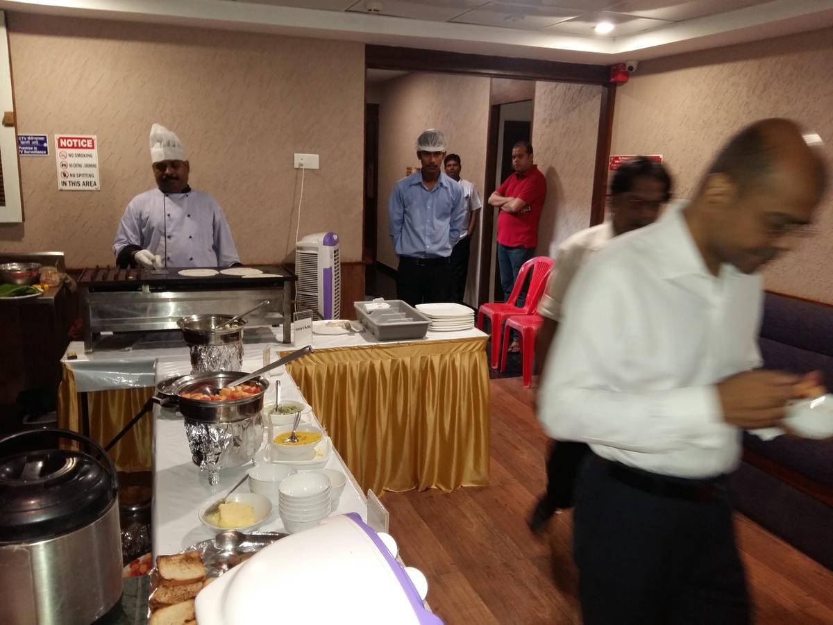 Hotel Maratha Residency Ratnagiri Bagian luar foto
