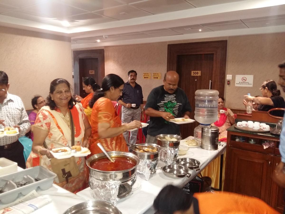 Hotel Maratha Residency Ratnagiri Bagian luar foto