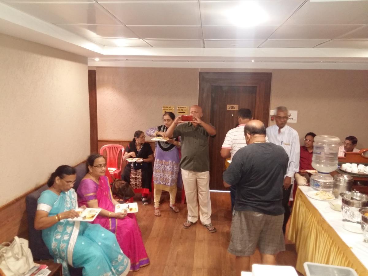 Hotel Maratha Residency Ratnagiri Bagian luar foto