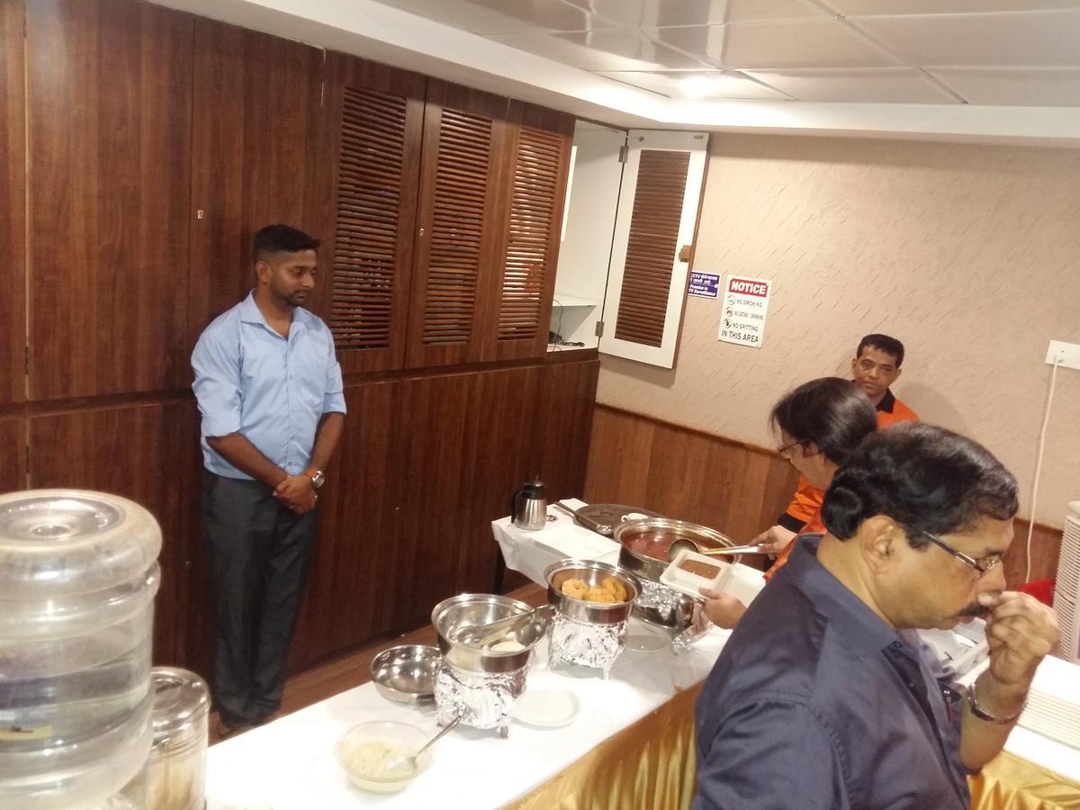 Hotel Maratha Residency Ratnagiri Bagian luar foto