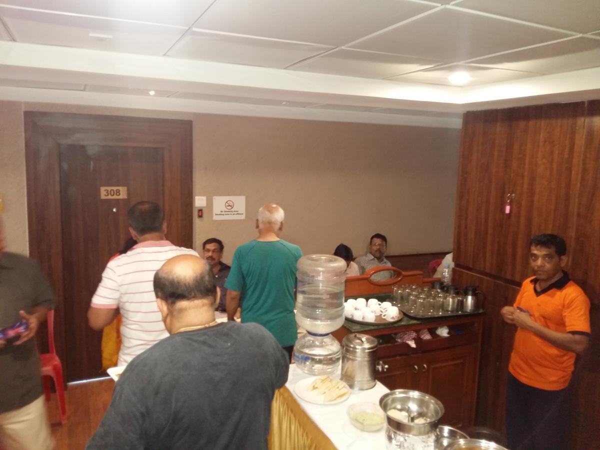 Hotel Maratha Residency Ratnagiri Bagian luar foto