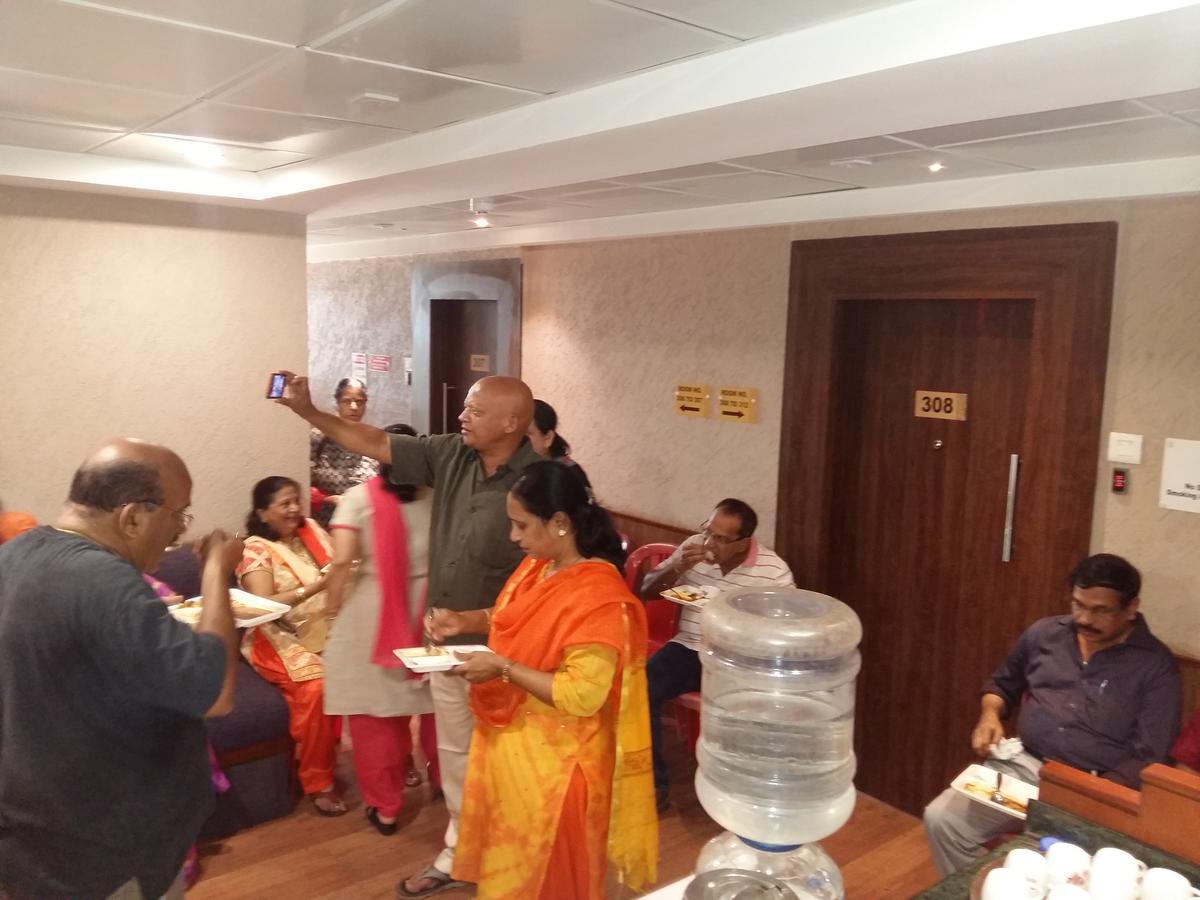 Hotel Maratha Residency Ratnagiri Bagian luar foto
